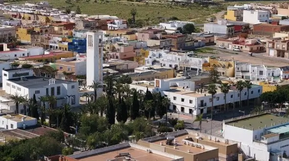 la mojonera donde llegan a trabajar pintores en roquetas de mar