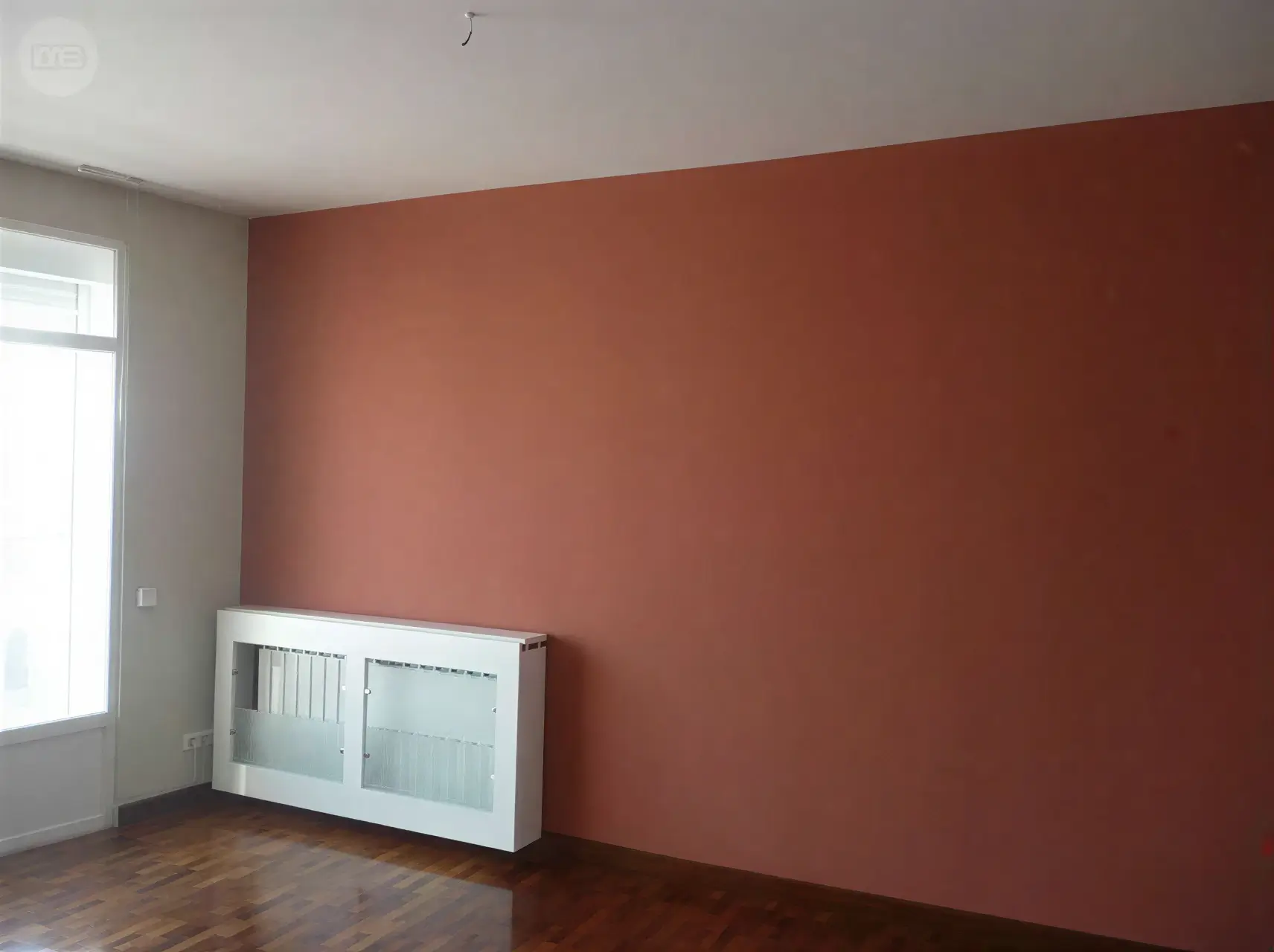 Pared de acento en color en vivienda, pintura interior realizada por Pintores en Roquetas de Mar